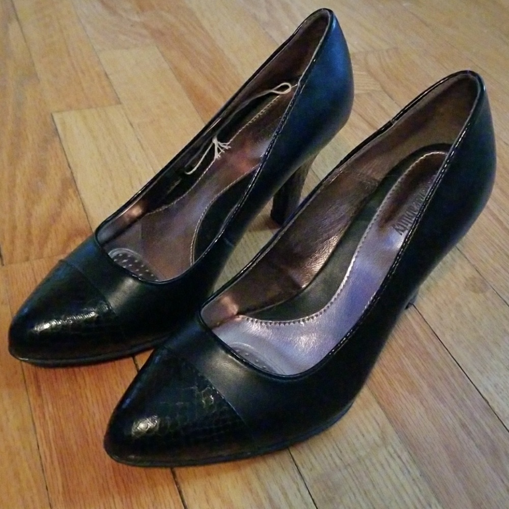 Black heels size 8